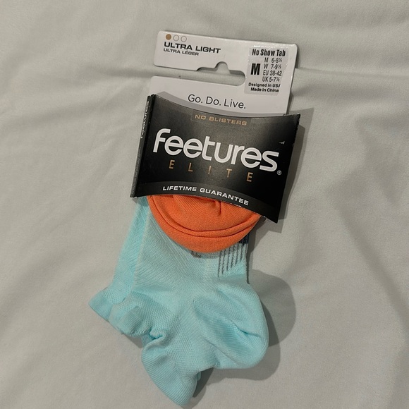 NWT Feetures Elite Ultra Light No Show Tab - Picture 1 of 2